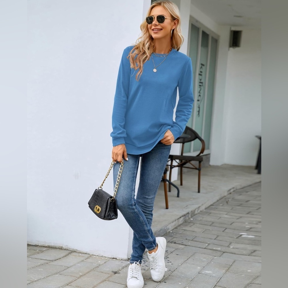 NWT-‎ Soft Blue Casual Crew Neck 
Long Sleeve Sweatshirt
2XL